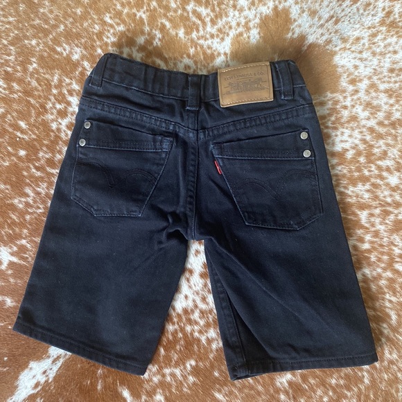 Levi’s black kids shorts - Picture 3 of 9